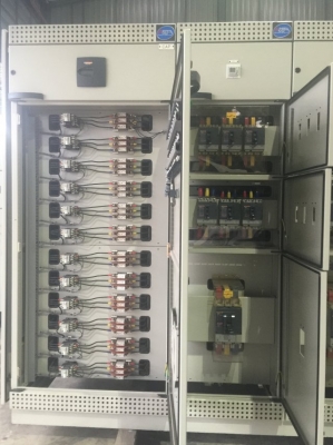 ขายตู้ Mdb main air circuit breaker Merlin Gerin 1,250A  ใช้กับหม้อแปลงขนาด 800 kva  breaker ย่อยของ Merlin Gerin 15 ตัว 630A-1 400A-2 250A-2 200A-3 160A-2 100A-5 พร้อม Cap bank 12 step  สภาพดีพร้อมใช้งานครับ สนใจติดต่อได้ที่ K.Pipat  Mobile:098-2641749 I