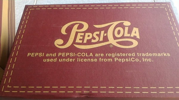 รองเท้าใหม่รูปทรงสวยใส่สบายๆ ใส่ลุยๆ  ยี่ห้อ PEPSI - COLA ระบายอากาศดีไม่อับส่วนพื้นและส่วนสวมเท้าหล่อฉีดเข้าด้วยกันทำให้ทน (มี 50 กล่อง) ตัวรองเท้าเบา แค่ 0.8 กก.