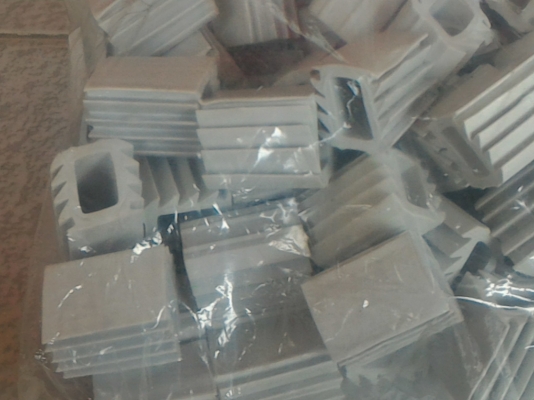 ปลอกยางเอนกประสงค์ ใช้สวมขาโต๊ะ , เก้าอี , กันกระแทรก, หรืออื่นๆ (ราคาต่อถุง 60 บาท )รายละเอียดอื่นๆตาพภาพ ฟรีค่าจัดส่ง