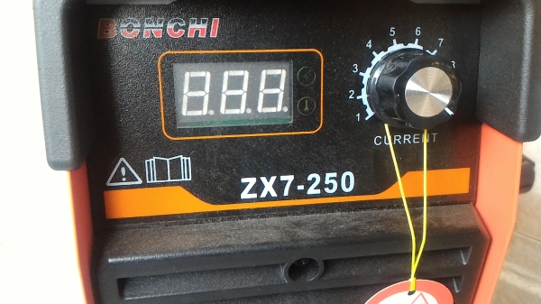 เครื่องเชื่อมพกพา ขนาดถึง  250 A.ยี่ห้อ BONCHI เป็นระบบ Inverter Welder จ่ายไฟฟ้าเชื่อมเป็นแบบ DC  ทำให้การเชื่อมง่าย และแนวการเชื่อมสวยกว่าทั่วๆไป