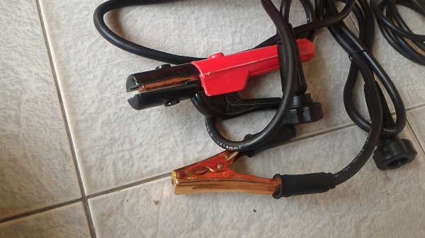 เครื่องเชื่อมพกพา ขนาดถึง  250 A.ยี่ห้อ BONCHI เป็นระบบ Inverter Welder จ่ายไฟฟ้าเชื่อมเป็นแบบ DC  ทำให้การเชื่อมง่าย และแนวการเชื่อมสวยกว่าทั่วๆไป