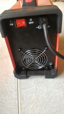 เครื่องเชื่อมพกพา ขนาดถึง  250 A.ยี่ห้อ BONCHI เป็นระบบ Inverter Welder จ่ายไฟฟ้าเชื่อมเป็นแบบ DC  ทำให้การเชื่อมง่าย และแนวการเชื่อมสวยกว่าทั่วๆไป