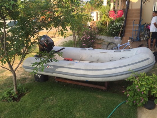 ขายเรือยาง 10ฟุตพร้อมเครื่องzuzuki df 15 แรง ติดต่อ 085-1001946