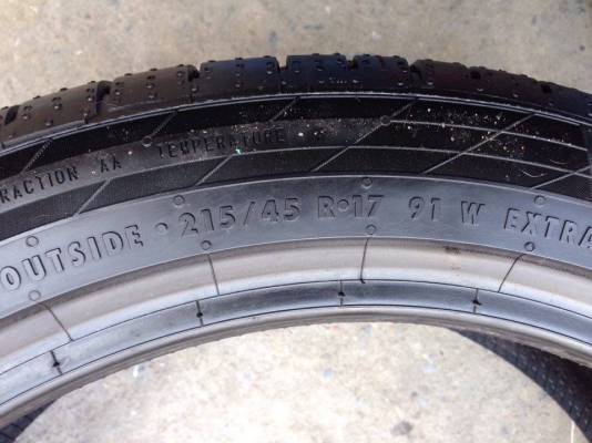 ยาง Continental 215-45-17 made in GERMANY ปี 15ครบชุด 4 เส้น 4000 ยางลงสนามรอบเดียวยางสวยๆไม่มีปะไม่บวมดอกเต็มๆยางเหลือเยอะวิ่งใด้อีกนานค่ะ