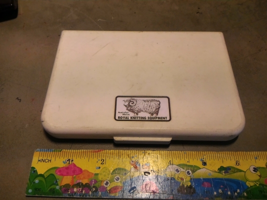 เครื่องคิดคำนวณของช่างตัดเย็บเสื้อ มีหลายรูปแบบให้เลือกใช้ เป็นเครื่องคิดเลขทั่วไป และคำนวณการตัดแบบเสื้อ