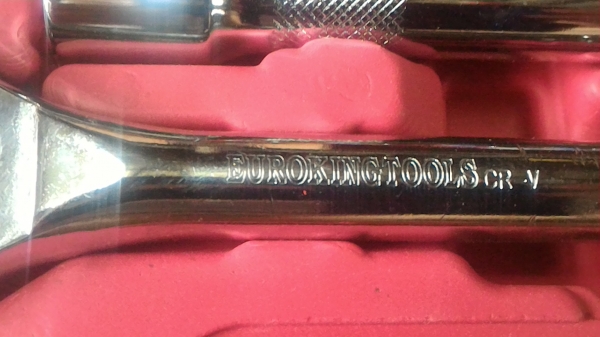 ประแจบล็อก ขนาดข้อต่อสวม 12 มม. euro king tool 12 ชิ้น  พกพาตัวไปไหนต่อไหนง่าย ล็อกการสวมก้านหรือลูกบล็อกได้แน่น