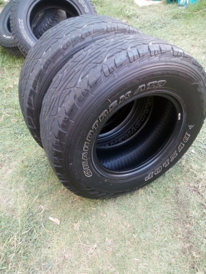 265/70R16 DUNLOP GRANDTREK  A/T3  ตัวหนังสือขาว ปีใหม่ 2015 ไม่มีปะ  มี 2 เส้น tel.081-427-3941 ไอดีไลน์ 0814273941