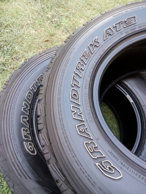 265/70R16 DUNLOP GRANDTREK  A/T3  ตัวหนังสือขาว ปีใหม่ 2015 ไม่มีปะ  มี 2 เส้น tel.081-427-3941 ไอดีไลน์ 0814273941