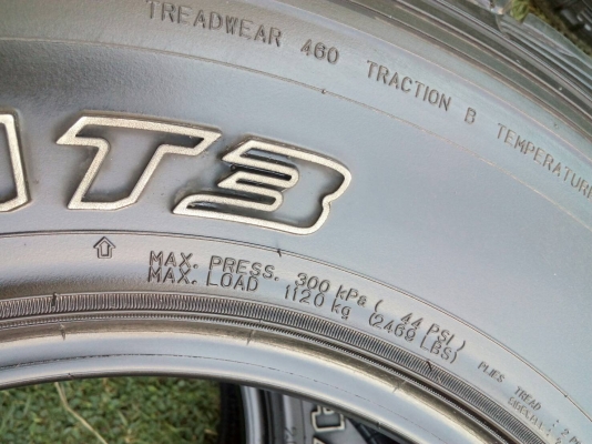 265/70R16 DUNLOP GRANDTREK  A/T3  ตัวหนังสือขาว ปีใหม่ 2015 ไม่มีปะ  มี 2 เส้น tel.081-427-3941 ไอดีไลน์ 0814273941