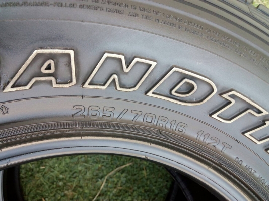 265/70R16 DUNLOP GRANDTREK  A/T3  ตัวหนังสือขาว ปีใหม่ 2015 ไม่มีปะ  มี 2 เส้น tel.081-427-3941 ไอดีไลน์ 0814273941