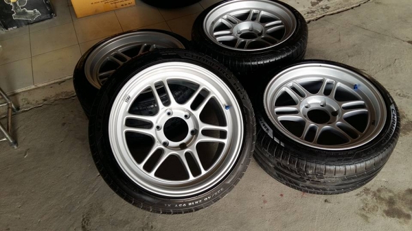 ขายล้อแม็กมือ2 rpf1 18"&times;f9.5"  r10.5" ยางปี15,2เส้น.ปี13,2เส้น  สนใจติดต่อ ตาเล็ก ล้อและยางครับ 081-3747940