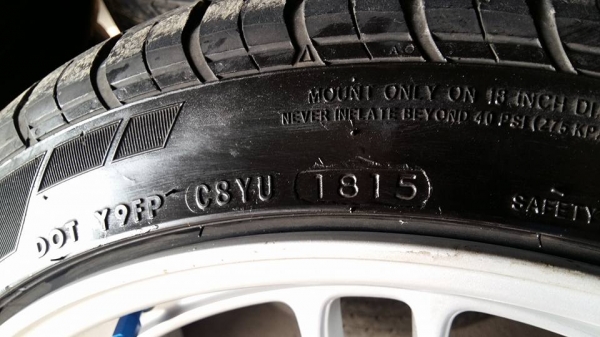 ขายล้อแม็กมือ2 rpf1 18"&times;f9.5"  r10.5" ยางปี15,2เส้น.ปี13,2เส้น  สนใจติดต่อ ตาเล็ก ล้อและยางครับ 081-3747940