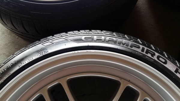 ขายล้อแม็กมือ2 rpf1 18"&times;f9.5"  r10.5" ยางปี15,2เส้น.ปี13,2เส้น  สนใจติดต่อ ตาเล็ก ล้อและยางครับ 081-3747940