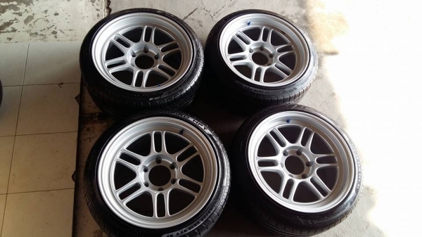 ขายล้อแม็กมือ2 rpf1 18"&times;f9.5"  r10.5" ยางปี15,2เส้น.ปี13,2เส้น  สนใจติดต่อ ตาเล็ก ล้อและยางครับ 081-3747940