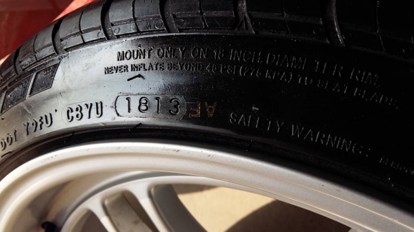 ขายล้อแม็กมือ2 rpf1 18"&times;f9.5"  r10.5" ยางปี15,2เส้น.ปี13,2เส้น  สนใจติดต่อ ตาเล็ก ล้อและยางครับ 081-3747940