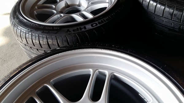 ขายล้อแม็กมือ2 rpf1 18"&times;f9.5"  r10.5" ยางปี15,2เส้น.ปี13,2เส้น  สนใจติดต่อ ตาเล็ก ล้อและยางครับ 081-3747940