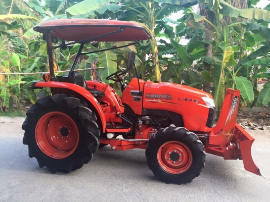 ขายรถไถคูโบต้า L3608(4WD)2เพลา ขายพร้อมอุปกรณ์ชุดใบมีดดันดินหน้าและโลเตอร์รีจอบหมุน รถสวย ใช้งาน 488 ชม. ราคา 298,000 บาท สนใจโทร 081-9136451 หรือ ขอดูรูปได้ทาง line:bow6451 ค่ะ #บริการจัดส่งฟรีทั่วประเทศ