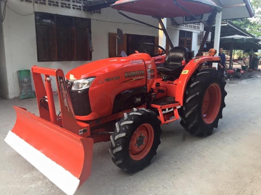 ขายรถไถคูโบต้า L3608(4WD)2เพลา ขายพร้อมอุปกรณ์ชุดใบมีดดันดินหน้าและโลเตอร์รีจอบหมุน รถสวย ใช้งาน 488 ชม. ราคา 298,000 บาท สนใจโทร 081-9136451 หรือ ขอดูรูปได้ทาง line:bow6451 ค่ะ #บริการจัดส่งฟรีทั่วประเทศ