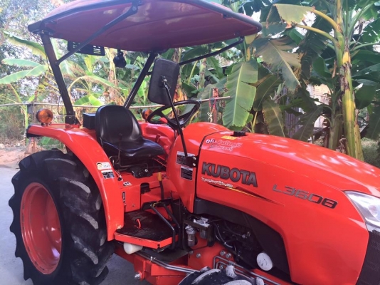 ขายรถไถคูโบต้า L3608(4WD)2เพลา ขายพร้อมอุปกรณ์ชุดใบมีดดันดินหน้าและโลเตอร์รีจอบหมุน รถสวย ใช้งาน 488 ชม. ราคา 298,000 บาท สนใจโทร 081-9136451 หรือ ขอดูรูปได้ทาง line:bow6451 ค่ะ #บริการจัดส่งฟรีทั่วประเทศ