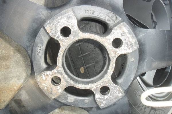 ล้อแท้ขอบ17นิ้ว4รุ100 กว้าง7.5ET40 พร้อมยาง สวยๆ 4 ล้อ ราคา 6900 บาท