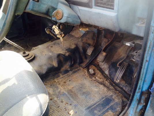 นิสสัน 4 ล้อ สองเพลา โฟวิน เครื่อง Z16  ขายตามสภาพ