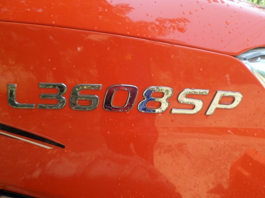 ขายรถไถ KUBOTA L3608SP 4WD รุ่นใหม่สเปเชียลเกียร์ท็อกสภาพเดิมๆใช้งานน้อยมากแค่ 531ชั่วโมง มีอุปกรณ์3ชิ้น ใบมีดันหน้า+ผานหลังสภาพใหม่แทบไม่ได้ใช้งาน+โลตาลี่ตีดิน เจ้าของทำงานเป็นหมออยู่โรงพยาบาลรถใช้งานน้อยไม่มีเวลาขับจอดไว้เฉยๆเลยอยากขายออก เครื่องดีพร้อม