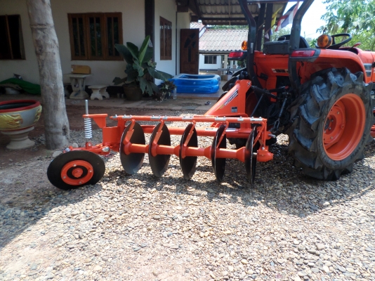 ขายรถไถ KUBOTA L3608SP 4WD รุ่นใหม่สเปเชียลเกียร์ท็อกสภาพเดิมๆใช้งานน้อยมากแค่ 531ชั่วโมง มีอุปกรณ์3ชิ้น ใบมีดันหน้า+ผานหลังสภาพใหม่แทบไม่ได้ใช้งาน+โลตาลี่ตีดิน เจ้าของทำงานเป็นหมออยู่โรงพยาบาลรถใช้งานน้อยไม่มีเวลาขับจอดไว้เฉยๆเลยอยากขายออก เครื่องดีพร้อม