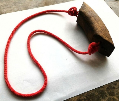 กระโล๊ก กระฮอก หรือที่แขวนคอสัตว์ไม้เก่า แกะสลักมือ เนื้อไม้สวยธรรมชาติ กระพรวนทองเหลืองแท้แฮนด์เมดหล่อโบราณ มีหนึ่งเดียว