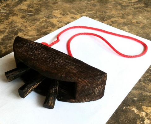 กระโล๊ก กระฮอก หรือที่แขวนคอสัตว์ไม้เก่า ตัวที่1 แกะสลักมือ เนื้อไม้พิเศษๆ หายากแล้วนะครับ