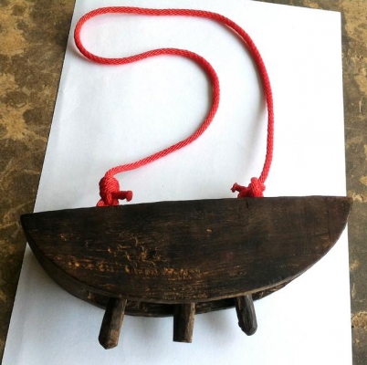 กระโล๊ก กระฮอก หรือที่แขวนคอสัตว์ไม้เก่า ตัวใหญ่ที่2 แกะสลักมือ เนื้อไม้พิเศษๆ หายากมากนะครับ