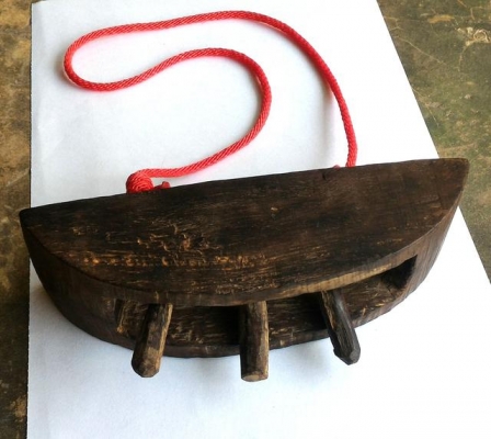 กระโล๊ก กระฮอก หรือที่แขวนคอสัตว์ไม้เก่า ตัวใหญ่ที่2 แกะสลักมือ เนื้อไม้พิเศษๆ หายากมากนะครับ