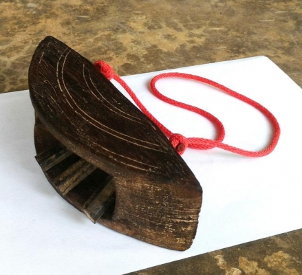 กระโล๊ก กระฮอก หรือที่แขวนคอสัตว์ไม้เก่า ตัวใหญ่ที่3 แกะลายสลักมือ แฮนด์เมดเนื้อไม้พิเศษๆ หายากนะครับ