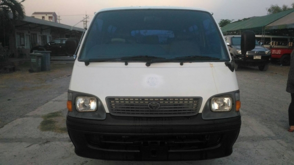 รถตู้โตโยต้า HIACE