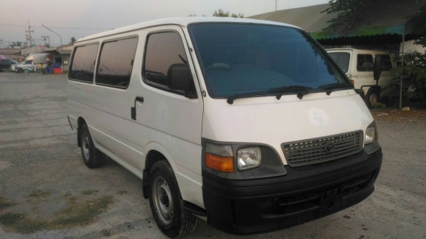 รถตู้โตโยต้า HIACE