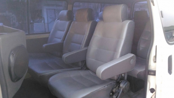 รถตู้โตโยต้า HIACE