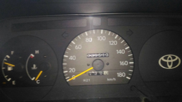 รถตู้โตโยต้า HIACE