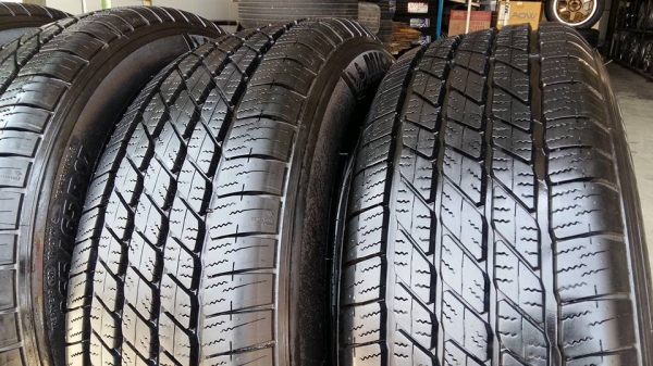 ขายล้อแม็ก vigo/fortuner 17" ยางปี15  สนใจติดต่อ ตาเล็ก ล้อและยางครับ 081-3747940