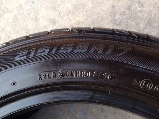 ยาง DUNLOP 215-55-17 ปี 15 ครบชุด 4 เส้น 6000  สภาพสวยๆดอกยางนิ่มๆไม่บวมเอาไปวิ่งกันยาวๆราคาเบาๆค่ะ