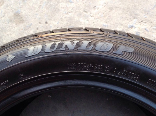 ยาง DUNLOP 215-55-17 ปี 15 ครบชุด 4 เส้น 6000  สภาพสวยๆดอกยางนิ่มๆไม่บวมเอาไปวิ่งกันยาวๆราคาเบาๆค่ะ
