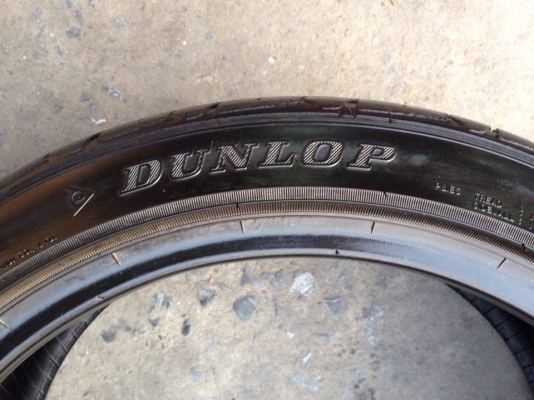 ยาง DUNLOP 205-45-17 ปี 13 2 เส้น 2000  สภาพสวยๆดอกยางนิ่มๆไม่มีปะไม่บวมเอาไปวิ่งกันยาวๆราคาเบาๆค่ะ