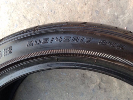 ยาง DUNLOP 205-45-17 ปี 13 2 เส้น 2000  สภาพสวยๆดอกยางนิ่มๆไม่มีปะไม่บวมเอาไปวิ่งกันยาวๆราคาเบาๆค่ะ