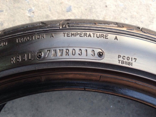 ยาง DUNLOP 205-45-17 ปี 13 2 เส้น 2000  สภาพสวยๆดอกยางนิ่มๆไม่มีปะไม่บวมเอาไปวิ่งกันยาวๆราคาเบาๆค่ะ