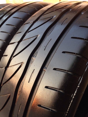 ยาง Bridgstone 195-50-15 ปี 13 ครบชุด 4 เส้น 3000  สภาพสวยๆไม่มีปะไม่บวมดอกยางเหลือเยอะ เอาไปวิ่งกันใด้อีกยาวค่ะ