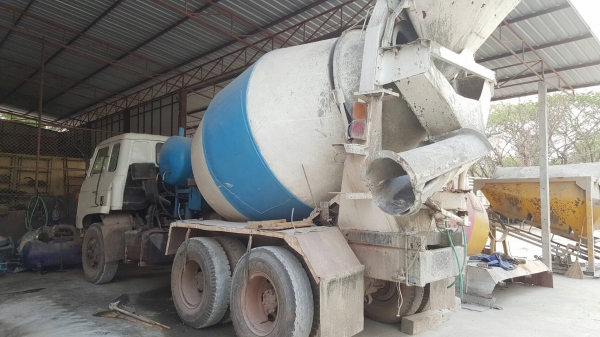 ขาย รถโม่ปูน แบบโม่โซ่ 5 คิว NISSAN CW50M เครื่อง V 8 สูบ 320 แรงม้า คัสซีสวยตลอดเส้น ช่วงล่างแน่น ทะเบียนพร้อมโอนครับ ราคาต่อรองได้