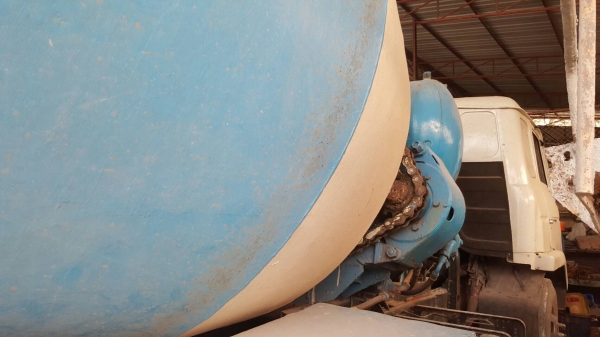 ขาย รถโม่ปูน แบบโม่โซ่ 5 คิว NISSAN CW50M เครื่อง V 8 สูบ 320 แรงม้า คัสซีสวยตลอดเส้น ช่วงล่างแน่น ทะเบียนพร้อมโอนครับ ราคาต่อรองได้