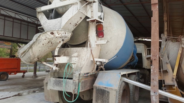 ขาย รถโม่ปูน แบบโม่โซ่ 5 คิว NISSAN CW50M เครื่อง V 8 สูบ 320 แรงม้า คัสซีสวยตลอดเส้น ช่วงล่างแน่น ทะเบียนพร้อมโอนครับ ราคาต่อรองได้