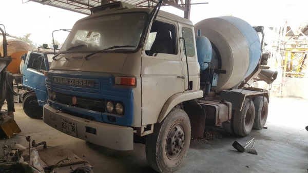 ขาย รถโม่ปูน แบบโม่โซ่ 5 คิว NISSAN CW50M เครื่อง V 8 สูบ 320 แรงม้า คัสซีสวยตลอดเส้น ช่วงล่างแน่น ทะเบียนพร้อมโอนครับ ราคาต่อรองได้