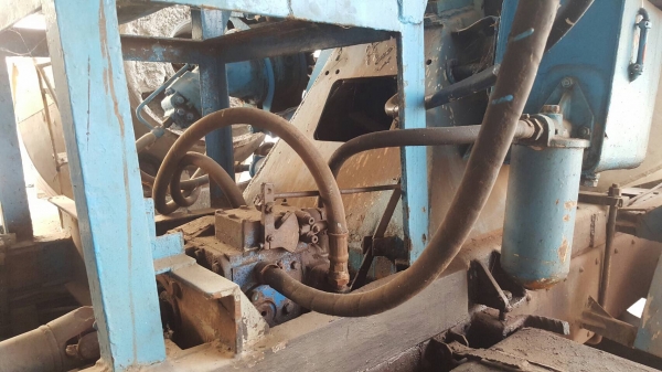 ขาย รถโม่ปูน แบบโม่โซ่ 5 คิว NISSAN CW50M เครื่อง V 8 สูบ 320 แรงม้า คัสซีสวยตลอดเส้น ช่วงล่างแน่น ทะเบียนพร้อมโอนครับ ราคาต่อรองได้