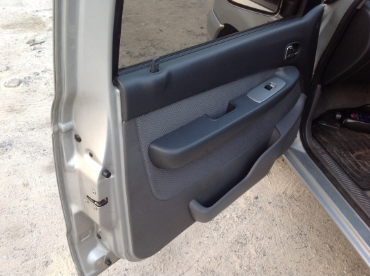 ฟอดเรนเจอ ปี2005 โอเพ่นแค็ป สภาพนี้หายากแล้วครับ จอดในร่มตลอด