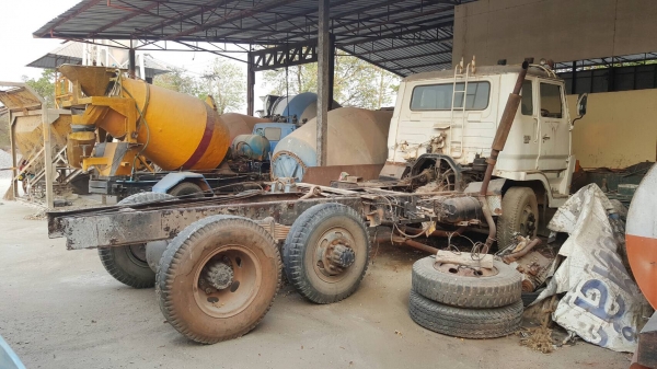 ขาย หัวคัสซี 10 ล้อ 2 เพลา ISUZU SRZ441 พร้อมโม่ 5 คิว เครื่องยนต์ 10PE1 320 แรงม้า เกียร์ใหญ่ คัสซีมีบวมหน่อย เอกสารเล่มทะเบียนครบ ราคาต่อรองได้